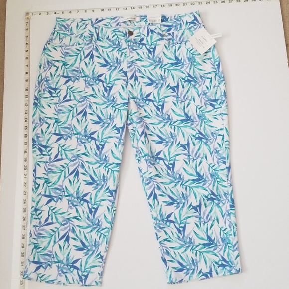 croft & barrow Denim - NWT Denim Paradise Print Capri